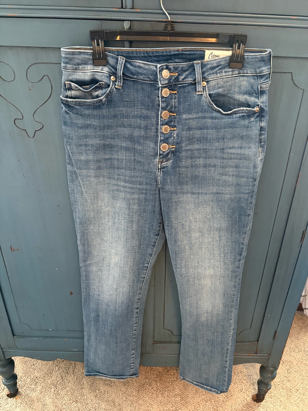 Button-Fly Women's Jeans in Medium Blue